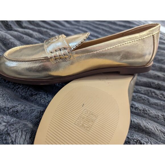 J.Crew Girls Gold Heart Loafers Size K5 | Metallic Wedding Party Dress Shoes J.Crew Girls Gold Heart Loafers Size K5 | Metallic Wedding Party Dress Shoes